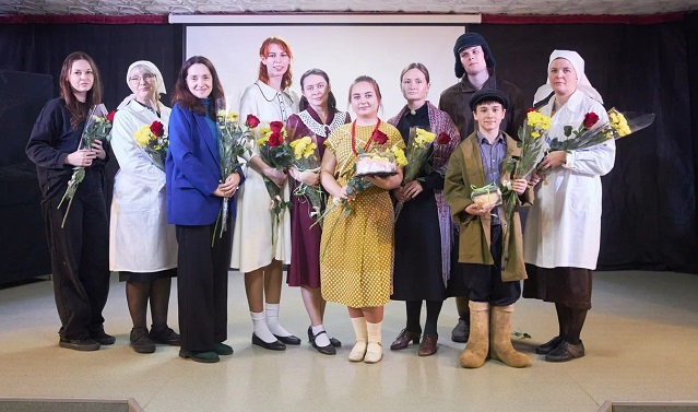 Фото участников спектакля